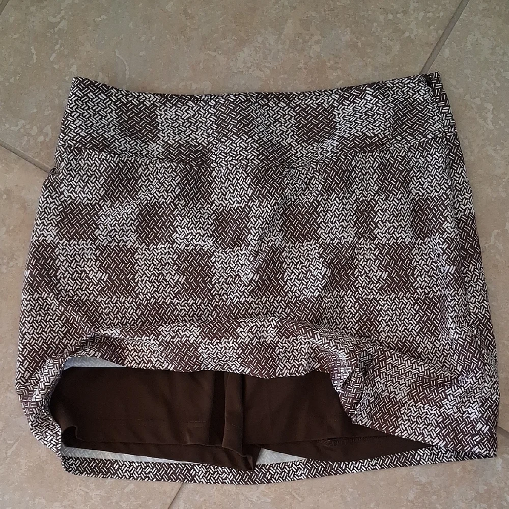 IZOD Brown and White Patterned Skort - Size 10